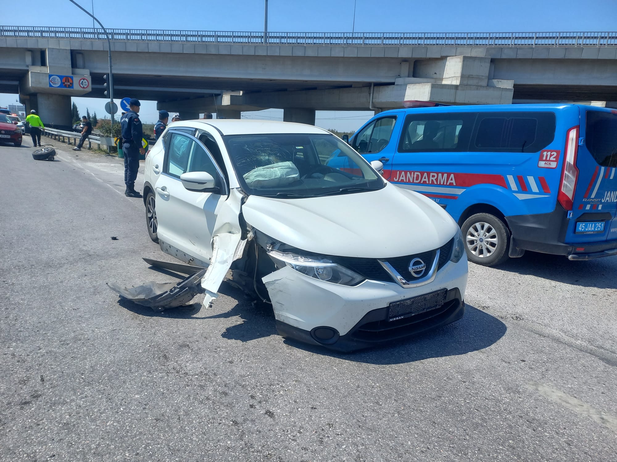 Manisa'da  iki  otomobilin çarpıştığı kaza'da  6 kişi yaralandı