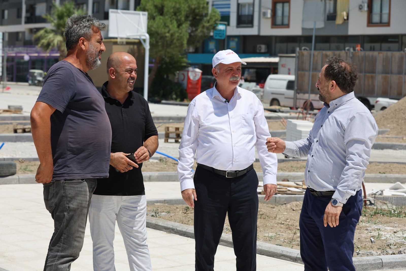 Yunusemre ve Büyükşehir’den Asfalt Seferberliği: Karaali ve Muradiye’de Çalışmalar Sürüyor